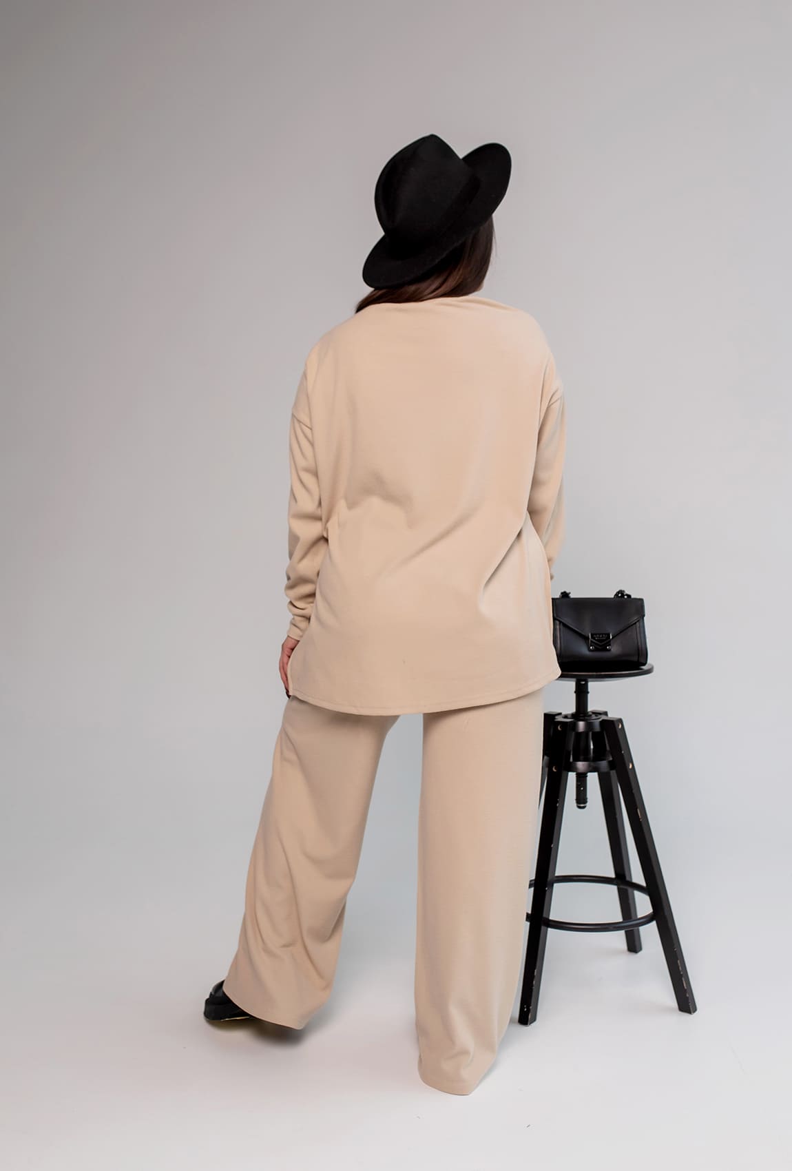 Костюм комфорт светло-бежевый — 721101. Maritel. Изображенние 1 Костюм комфорт светло-бежевый — 721101. Maritel. Изображенние 1