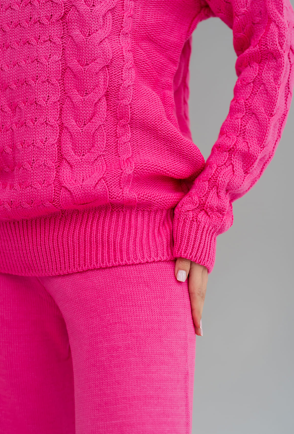 Малиновый вязаный костюм коса — 345029. Maritel. Изображенние 1 Малиновый вязаный костюм коса — 345029. Maritel. Изображенние 1