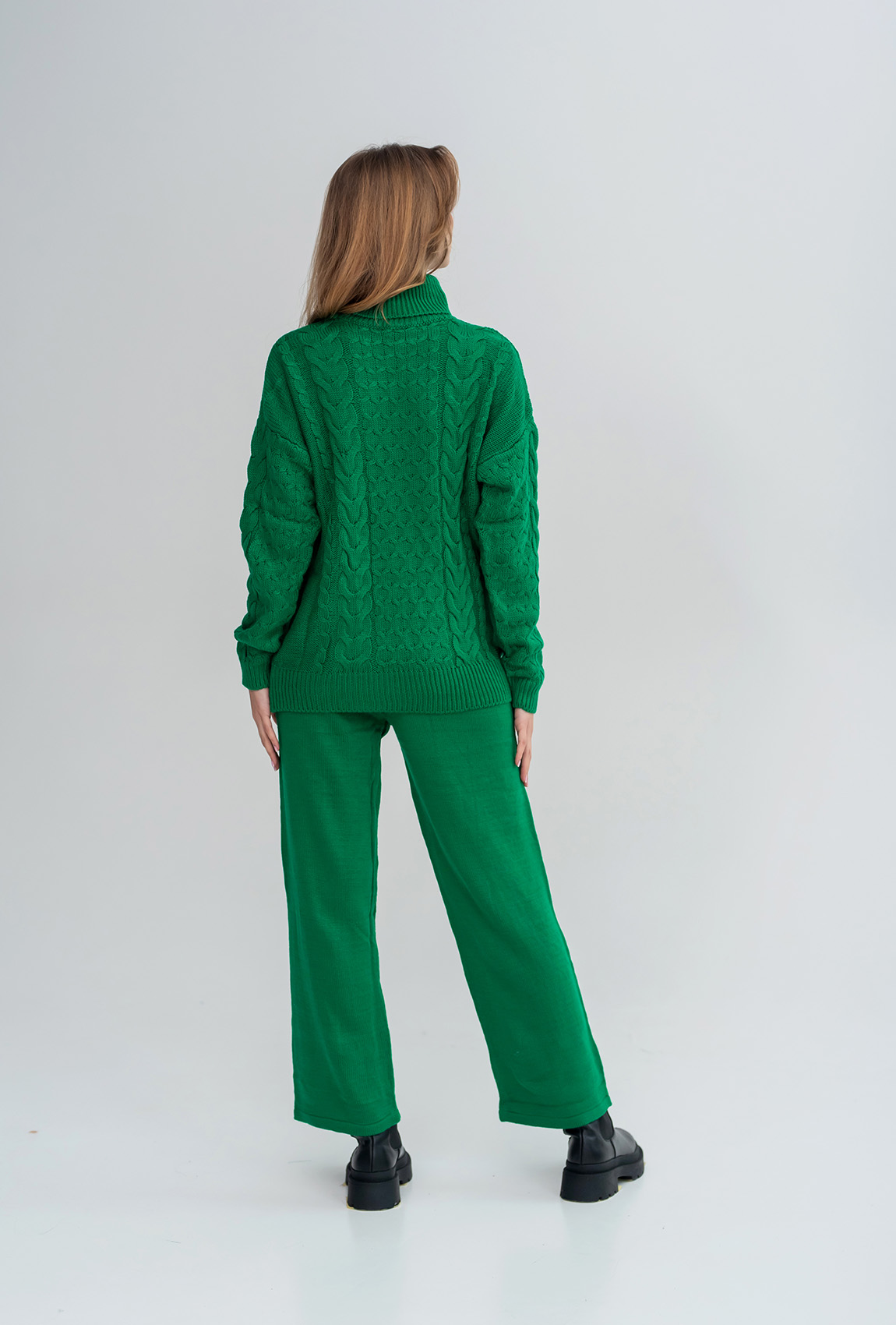 Зеленый вязаный костюм коса — 752203. Maritel. Изображенние 2 Зеленый вязаный костюм коса — 752203. Maritel. Изображенние 2
