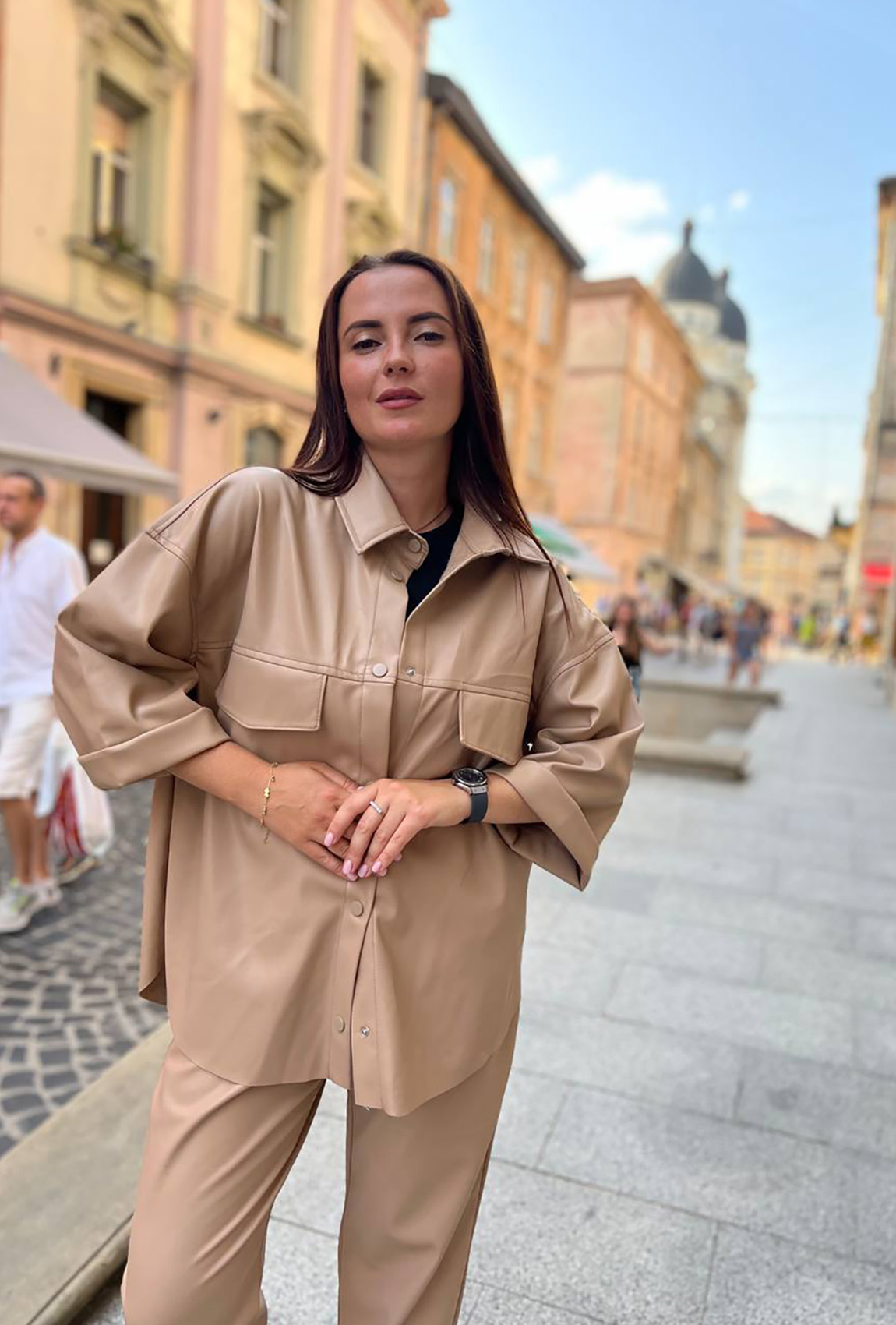 Бежевый костюм экокожа —  741793. Maritel