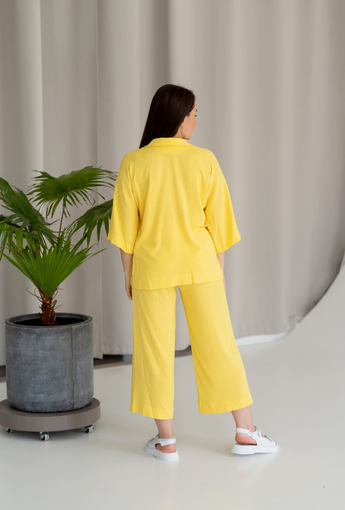 Желтый льняной костюм с кюлотами — 381397. Maritel. Изображенние 1 Желтый льняной костюм с кюлотами — 381397. Maritel. Изображенние 1