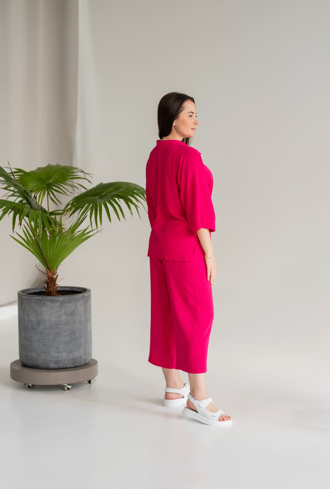 Малиновый льняной костюм с кюлотами — 611774. Maritel. Изображенние 2 Малиновый льняной костюм с кюлотами — 611774. Maritel. Изображенние 2