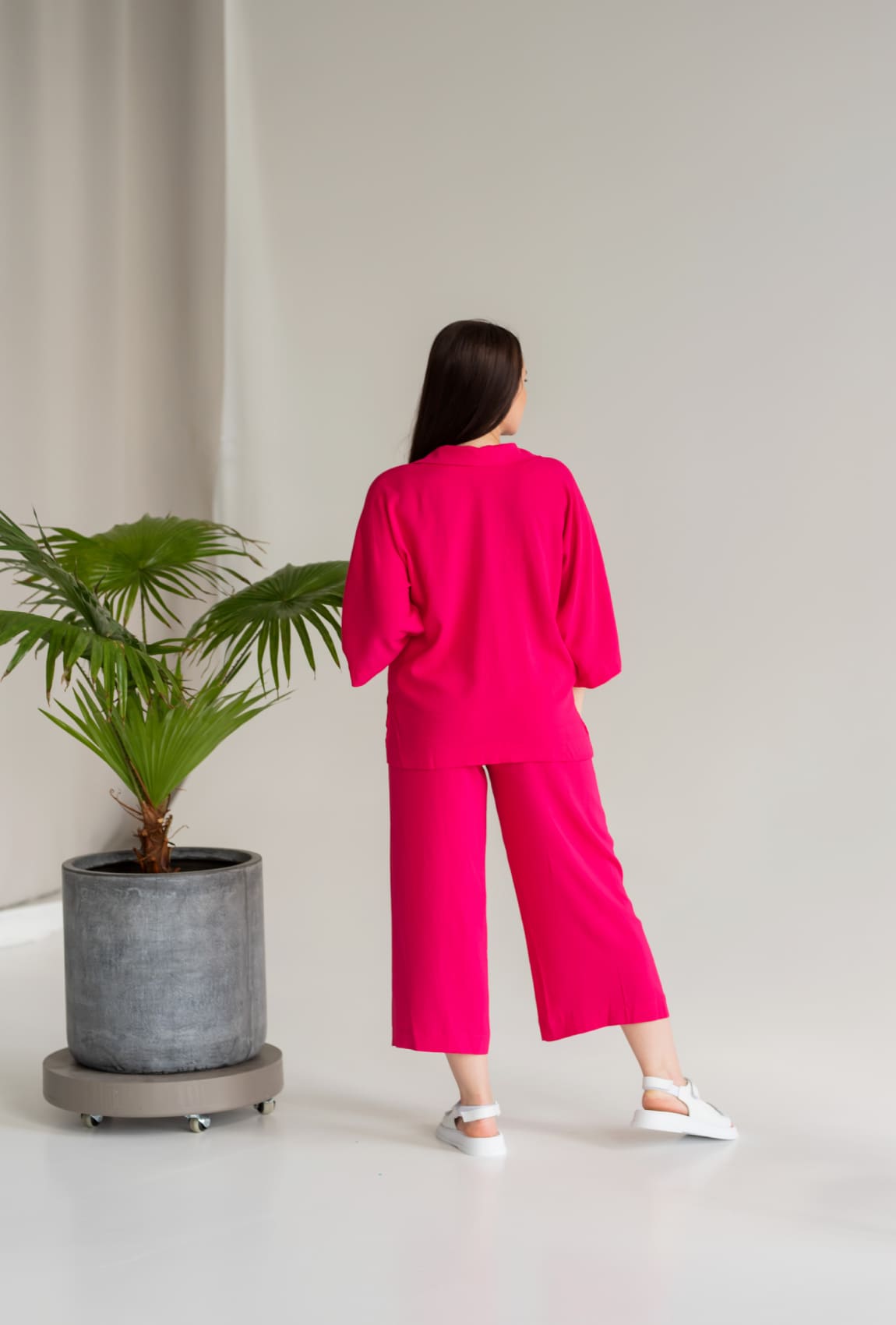 Малиновый льняной костюм с кюлотами — 611774. Maritel. Изображенние 1 Малиновый льняной костюм с кюлотами — 611774. Maritel. Изображенние 1