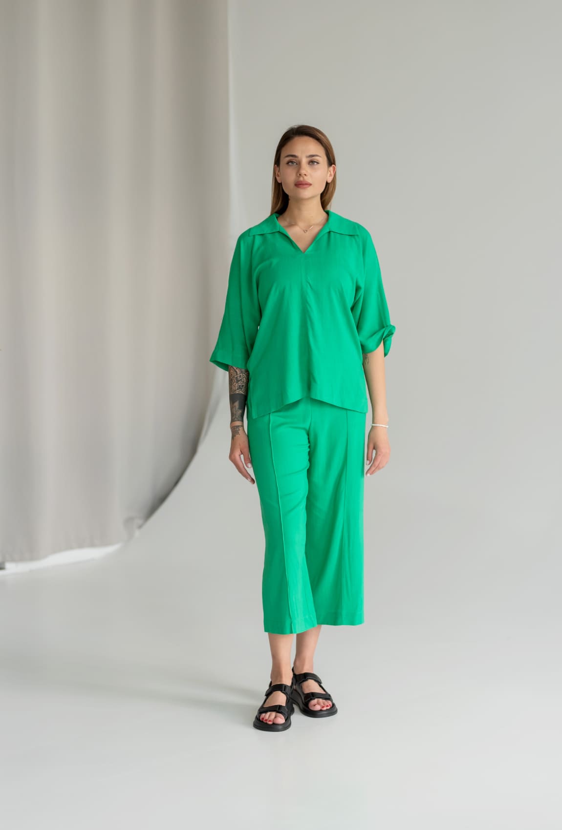 Зеленый льняной костюм с кюлотами — 528644. Maritel Зеленый льняной костюм с кюлотами — 528644. Maritel