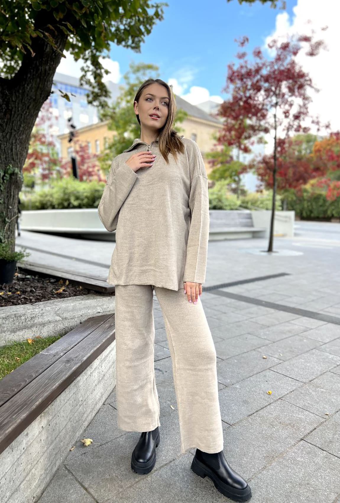 Бежевый вязаный костюм с молнией — 759925. Maritel Бежевый вязаный костюм с молнией — 759925. Maritel