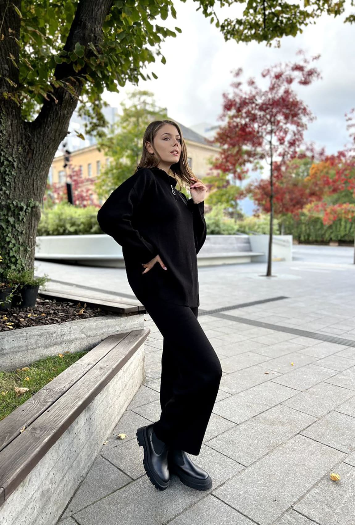 Черный вязаный костюм с молнией кольцо — 185342. Maritel. Изображенние 1 Черный вязаный костюм с молнией кольцо — 185342. Maritel. Изображенние 1