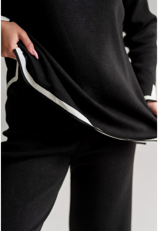 Чорний в'язаний костюм з окантовкою — 289684. Maritel. Зображення 2 Чорний в'язаний костюм з окантовкою — 289684. Maritel. Зображення 2