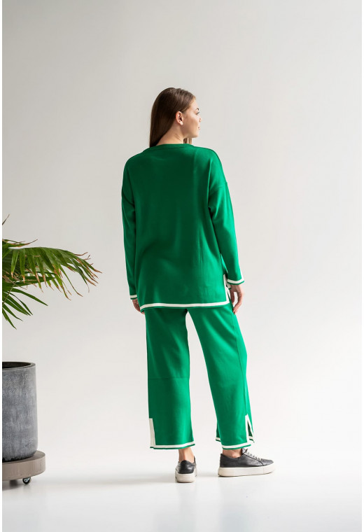 Зеленый вязаный костюм с окантовкой — 931719. Maritel. Изображенние 2 Зеленый вязаный костюм с окантовкой — 931719. Maritel. Изображенние 2