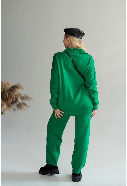Зеленый вязаный костюм поло — 246280. Maritel. Изображенние 2 Зеленый вязаный костюм поло — 246280. Maritel. Изображенние 2
