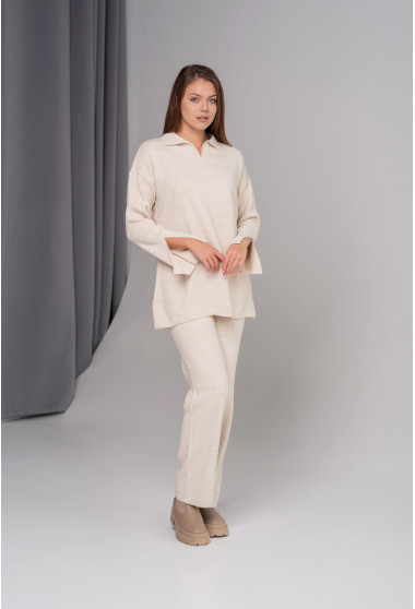 Бежевий костюм з поло комірцем. Maritel. Зображення 4