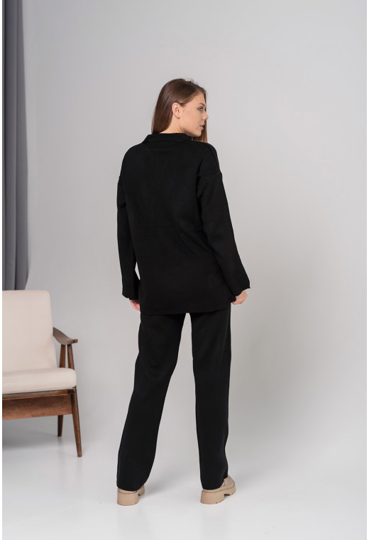 Черный костюм с воротничком поло — 750449. Maritel. Изображенние 1 Черный костюм с воротничком поло — 750449. Maritel. Изображенние 1