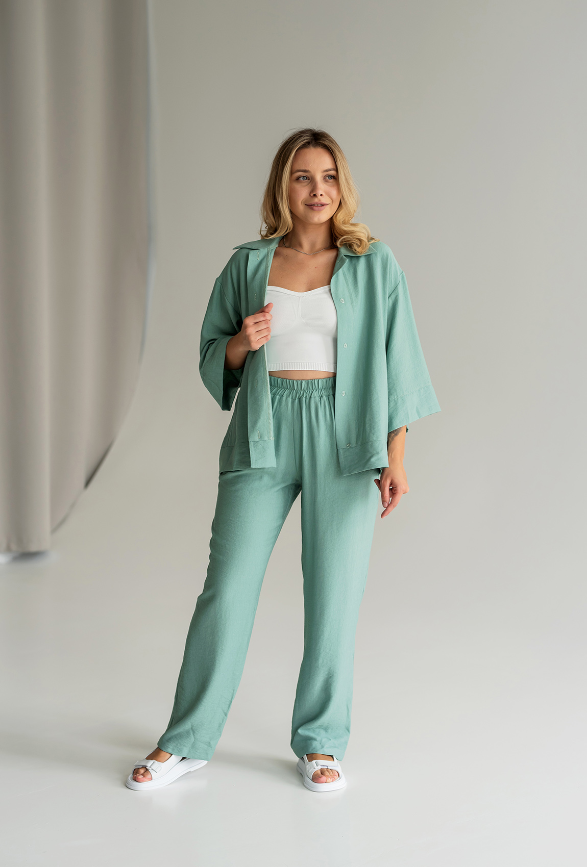 Ментоловый брючный костюм с летним жакетом — 606680. Maritel Ментоловый брючный костюм с летним жакетом — 606680. Maritel