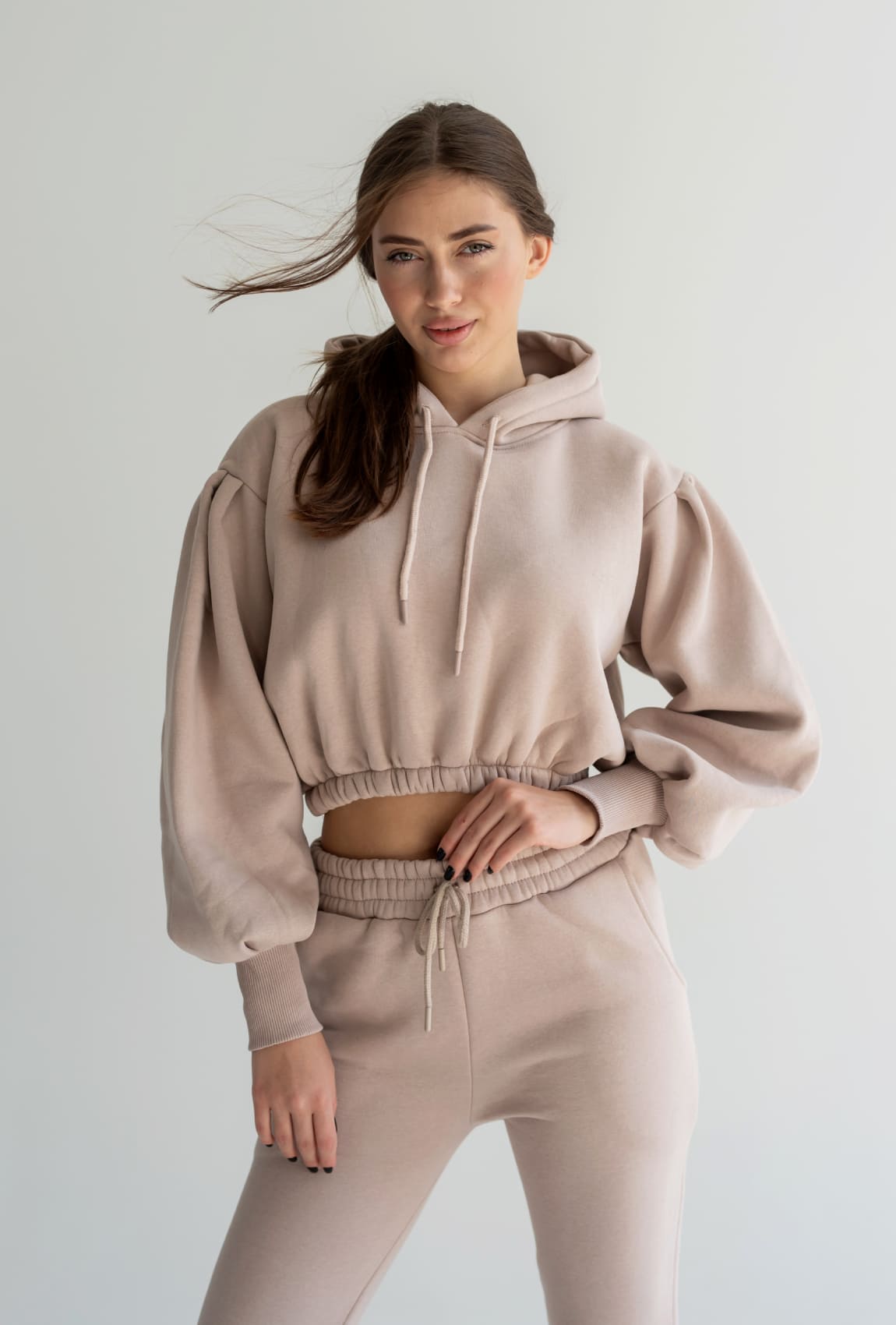 Бежевый костюм на резинке — 788038. Maritel. Изображенние 1 Бежевый костюм на резинке — 788038. Maritel. Изображенние 1