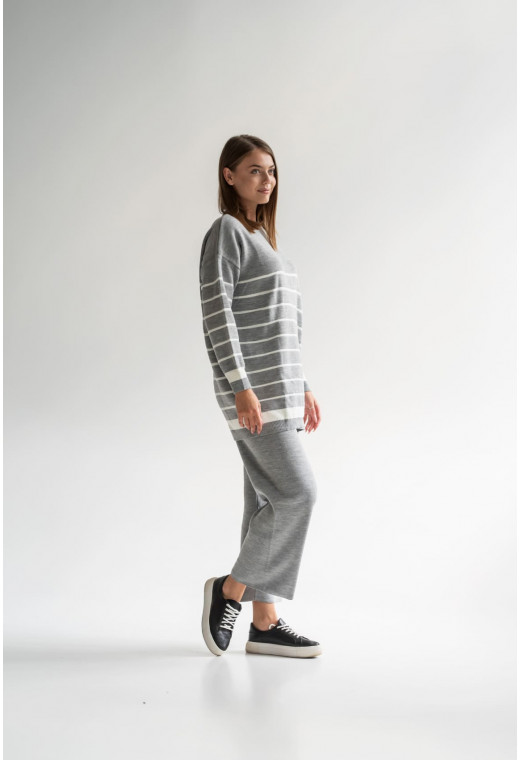 Серый костюм с туникой — 876444. Maritel. Изображенние 1 Серый костюм с туникой — 876444. Maritel. Изображенние 1