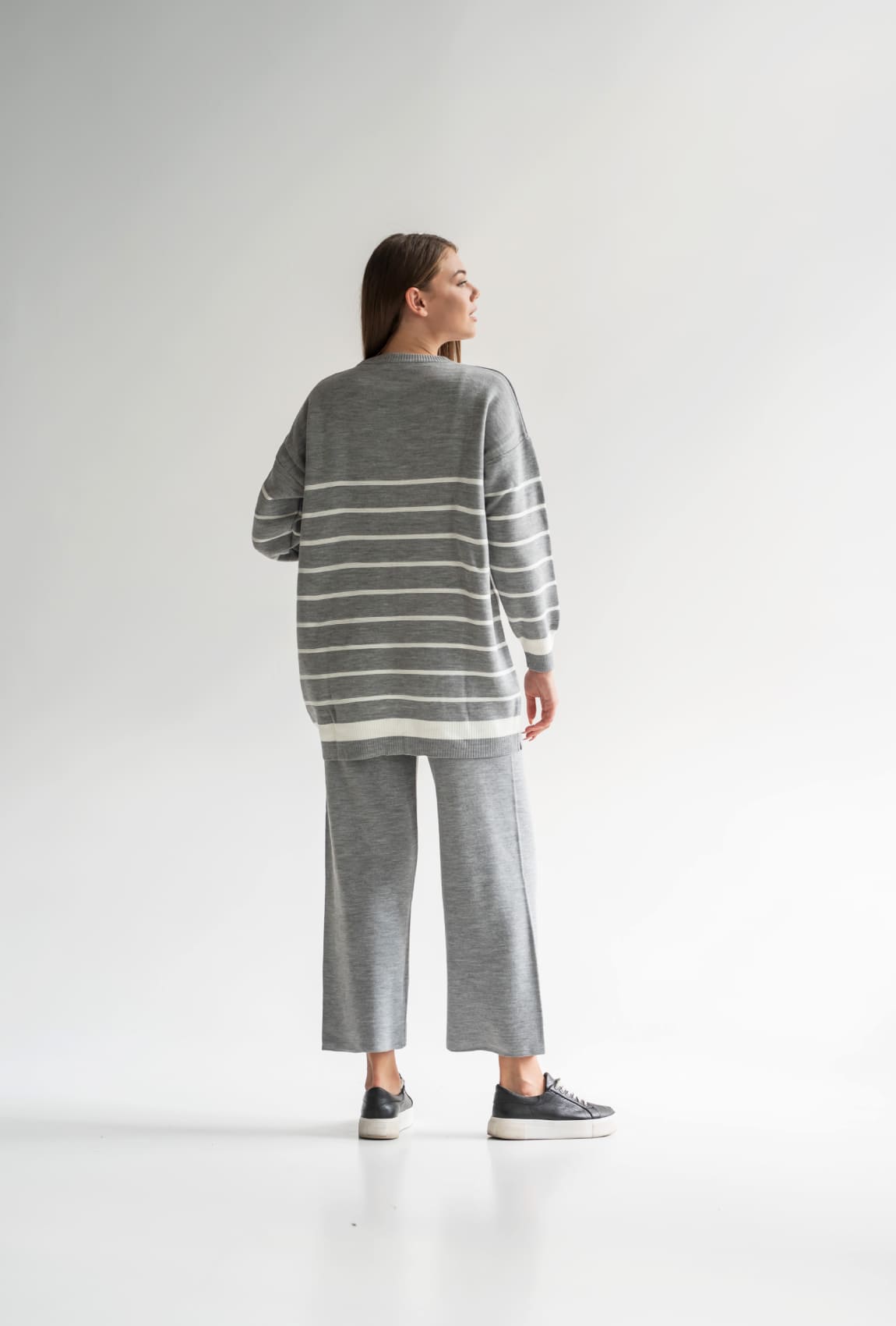 Серый костюм с туникой — 876444. Maritel. Изображенние 2 Серый костюм с туникой — 876444. Maritel. Изображенние 2