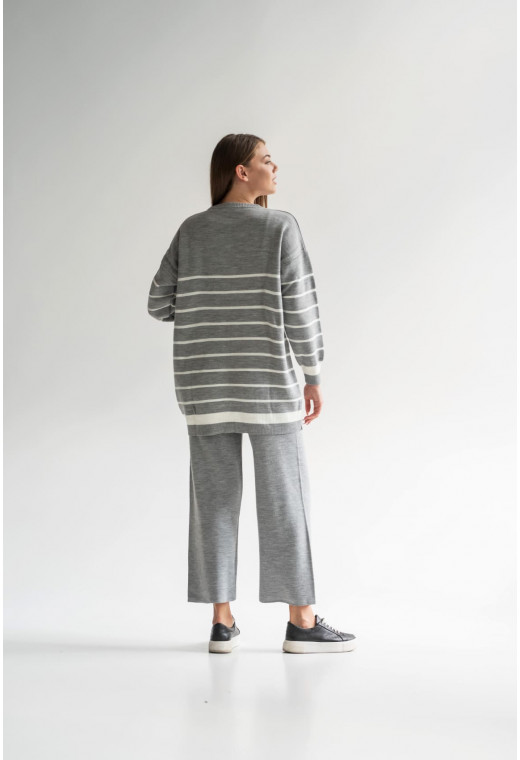 Серый костюм с туникой — 876444. Maritel. Изображенние 2 Серый костюм с туникой — 876444. Maritel. Изображенние 2