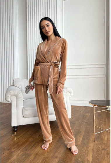  Бежевый велюровый костюм шаль с карманами. Maritel. Изображенние 5