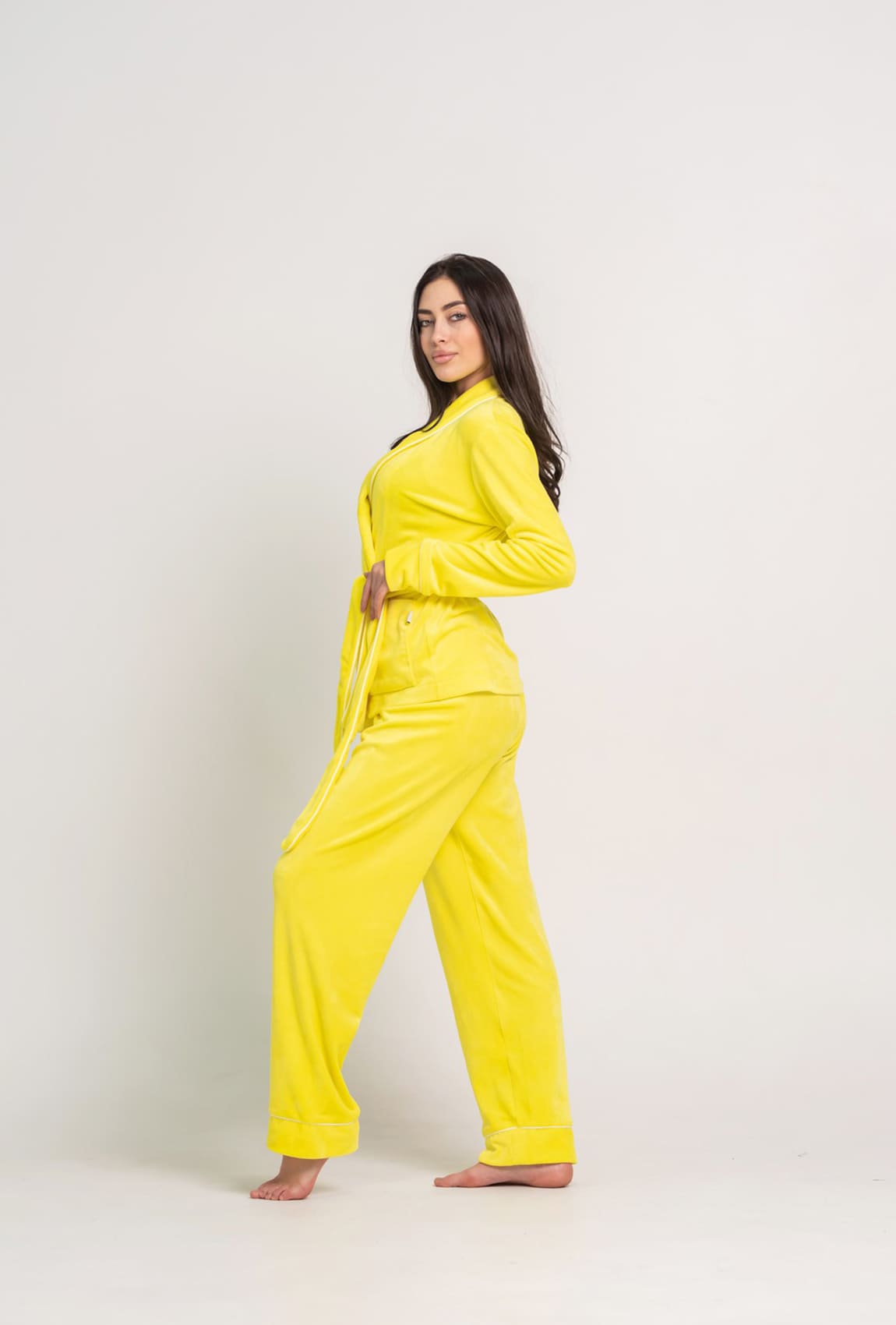 Желтый костюм с карманом шаль — 525373. Maritel. Изображенние 1 Желтый костюм с карманом шаль — 525373. Maritel. Изображенние 1