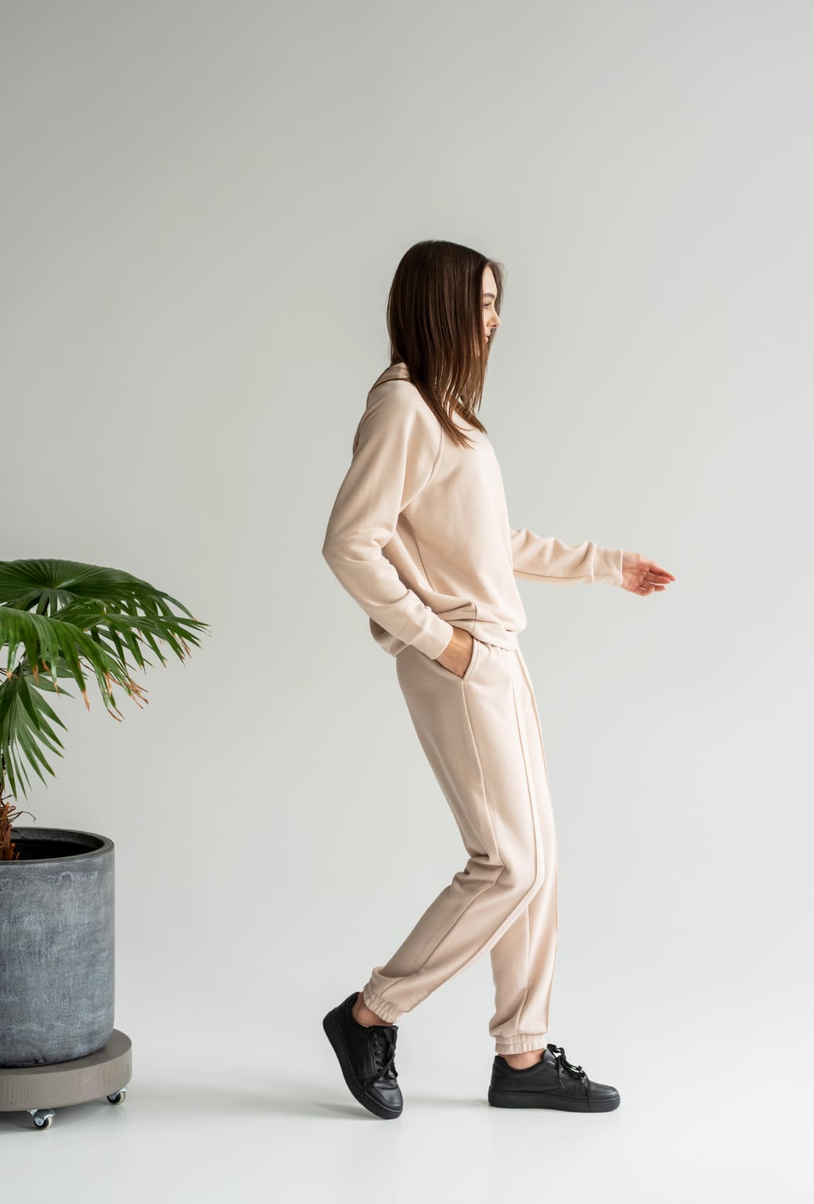 Бежевый спортивный костюм с отсрочкой — 452440. Maritel. Изображенние 2 Бежевый спортивный костюм с отсрочкой — 452440. Maritel. Изображенние 2