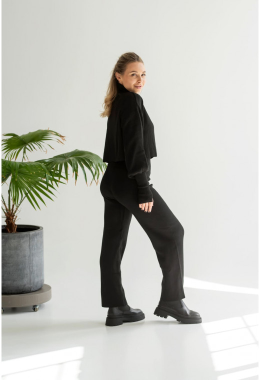 Черный вязаный костюм с укороченным свитером — 297605. Maritel. Изображенние 2 Черный вязаный костюм с укороченным свитером — 297605. Maritel. Изображенние 2