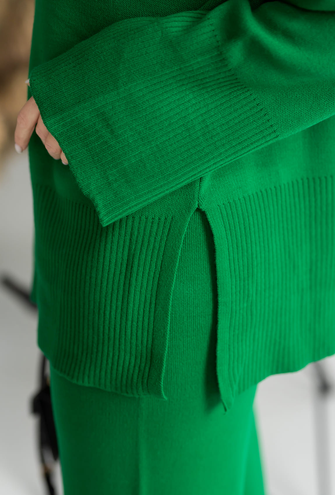 Зеленый вязаный костюм с широким рукавом —  133180. Maritel. Изображенние 3