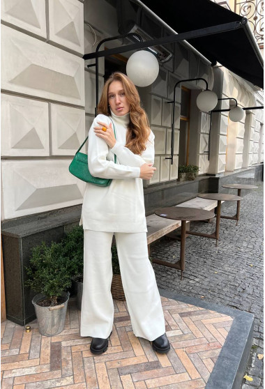 Молочний в'язаний базовий костюм. Maritel. Зображення 9