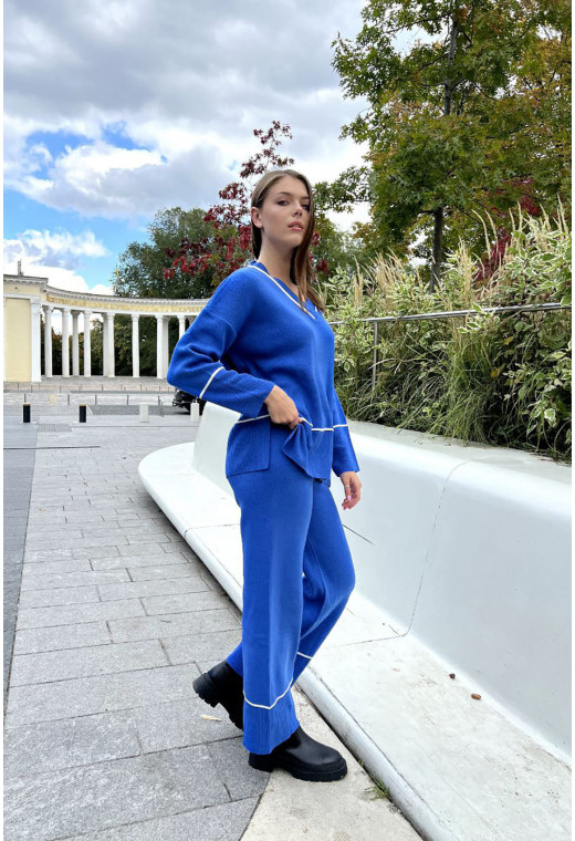 Синій в'язаний костюм з кантом — 888502. Maritel. Зображення 1 Синій в'язаний костюм з кантом — 888502. Maritel. Зображення 1