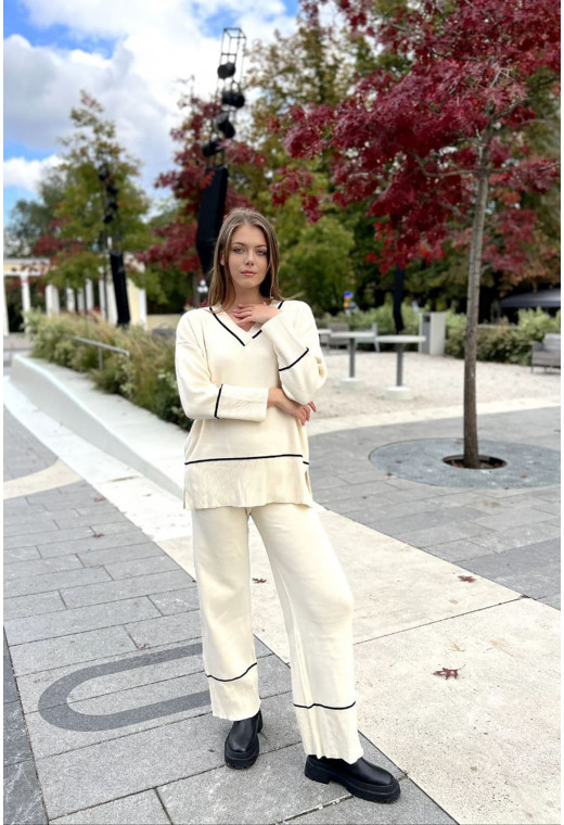 Молочный вязаный костюм с кантом — 337451. Maritel. Изображенние 1 Молочный вязаный костюм с кантом — 337451. Maritel. Изображенние 1