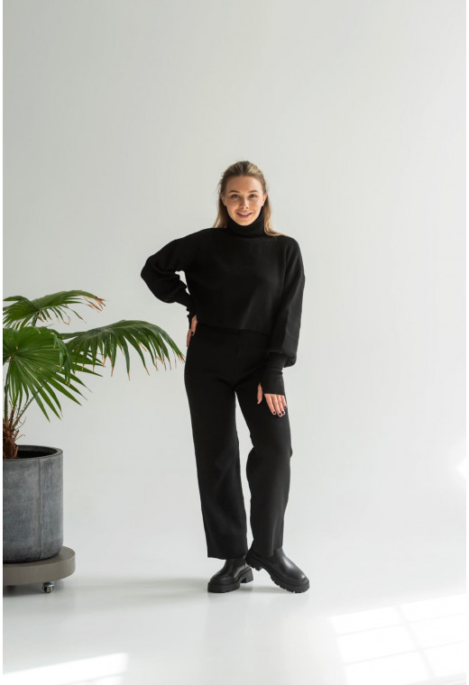 Черный вязаный костюм в рубчик — 937105. Maritel. Изображенние 1 Черный вязаный костюм в рубчик — 937105. Maritel. Изображенние 1