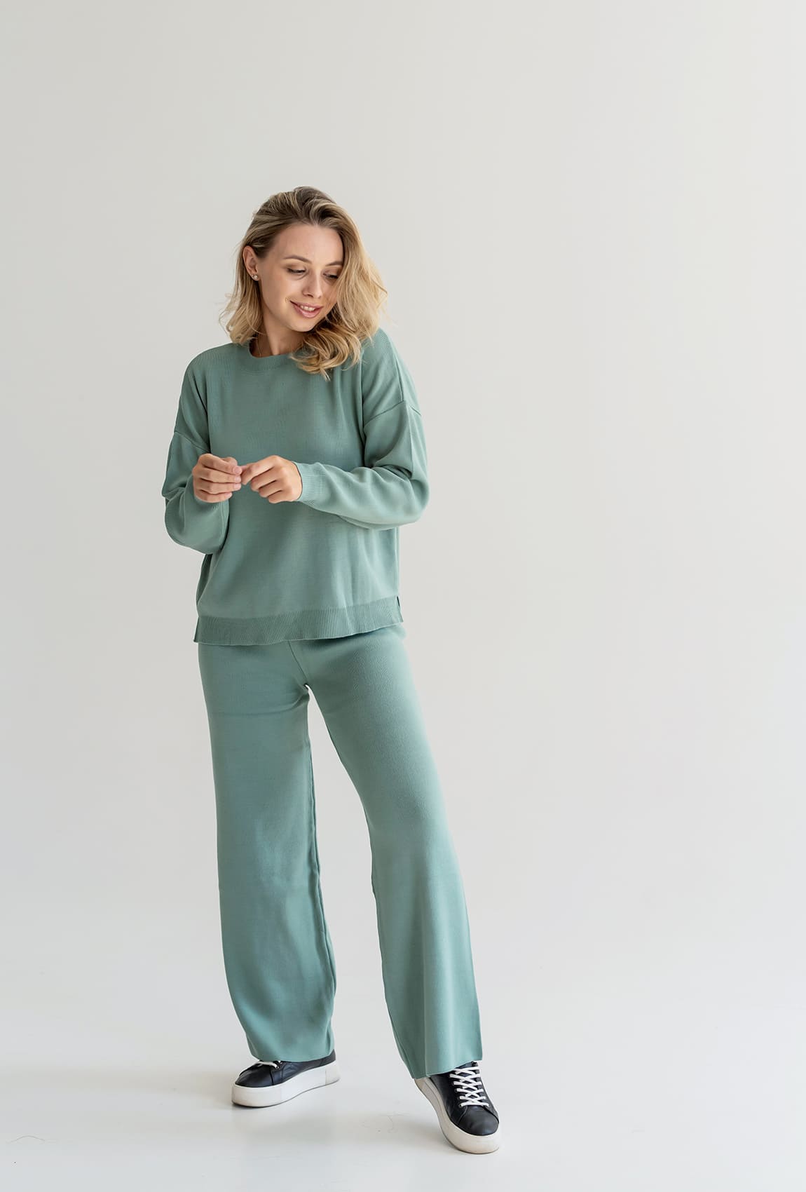 Оливковый костюм джемпер и брюки — 448680. Maritel Оливковый костюм джемпер и брюки — 448680. Maritel