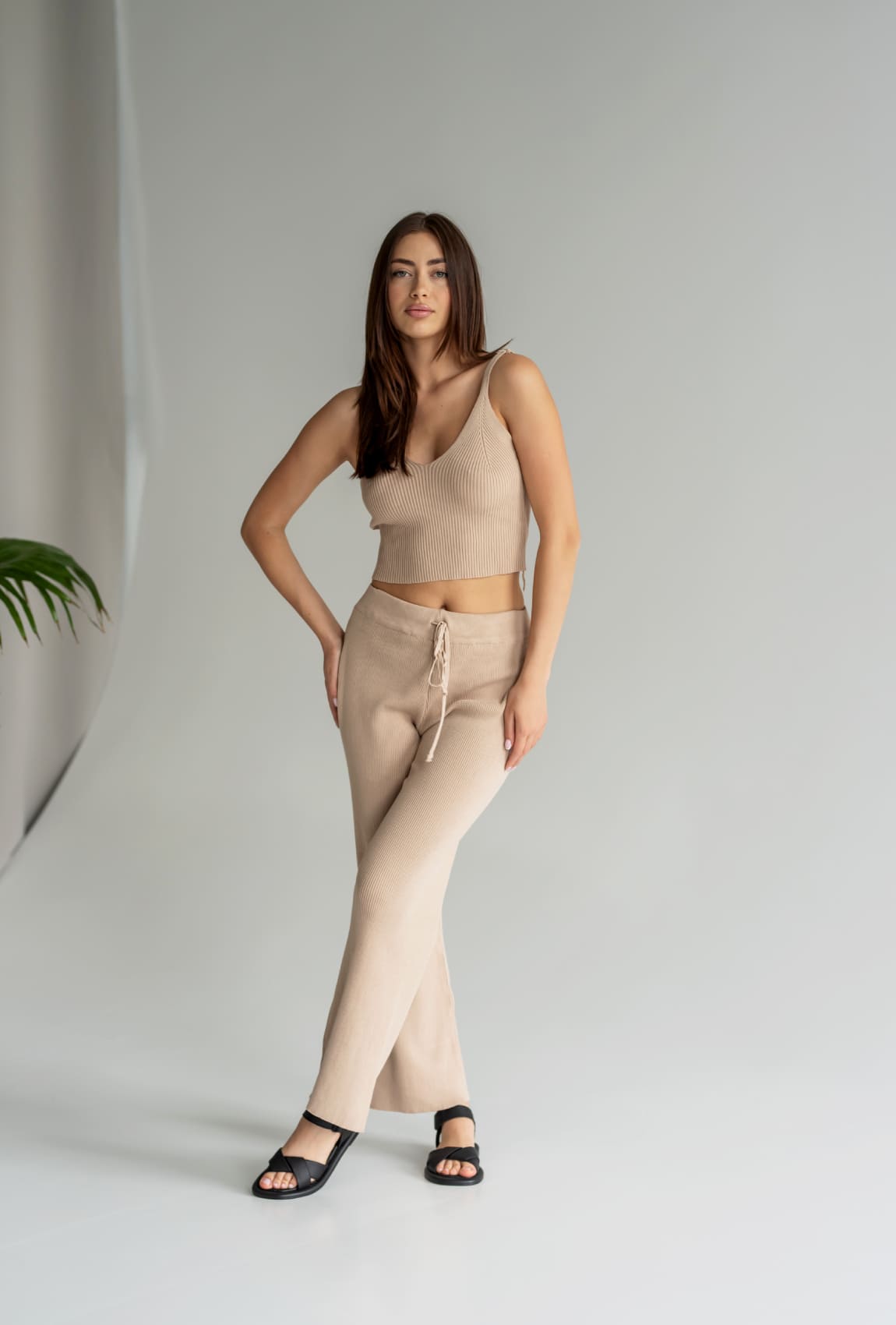 Бежевый вязаный костюм топ + брюки —  913753. Maritel