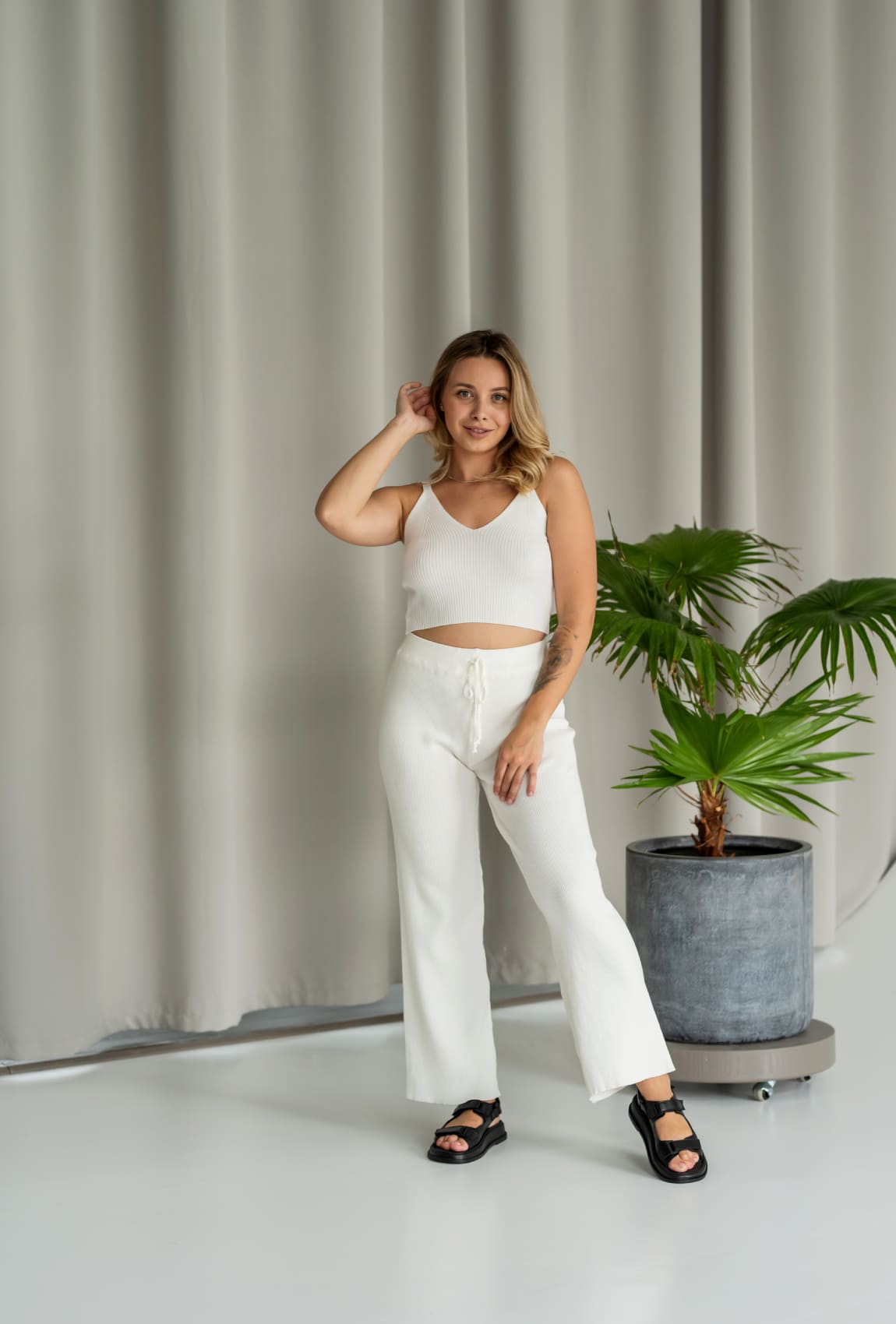 Молочный вязаный костюм топ + брюки — 545914. Maritel Молочный вязаный костюм топ + брюки — 545914. Maritel