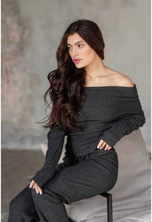 Графитовый вязаный костюм со спущенными плечами — 847906. Maritel. Изображенние 3 Графитовый вязаный костюм со спущенными плечами — 847906. Maritel. Изображенние 3