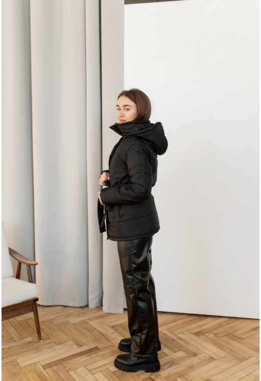 Черная куртка дутая —  507034. Maritel. Изображенние 1 Черная куртка дутая —  507034. Maritel. Изображенние 1