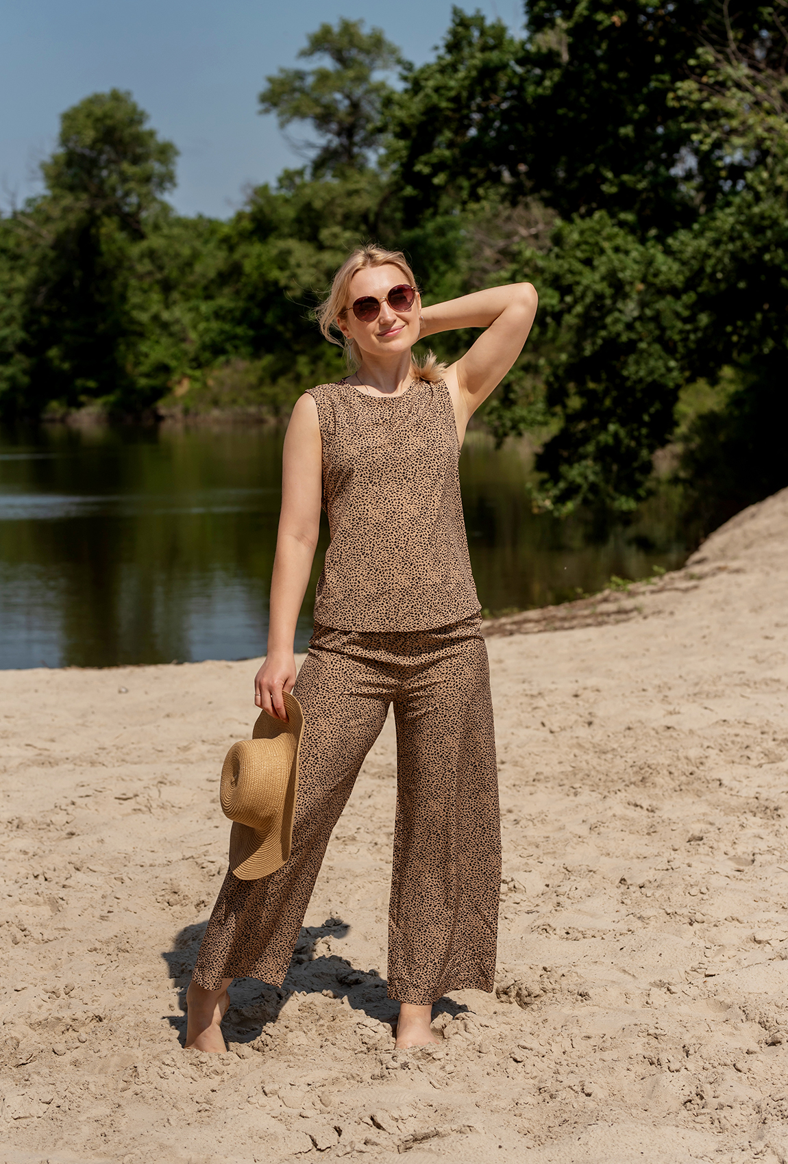 Коричневый леопардовый костюм милена софт  —  645080. Maritel. Изображенние 1