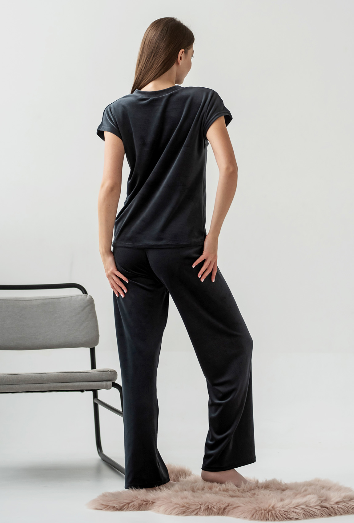 Серая велюровая пижама обри с брюками — 859171. Maritel. Изображенние 2 Серая велюровая пижама обри с брюками — 859171. Maritel. Изображенние 2