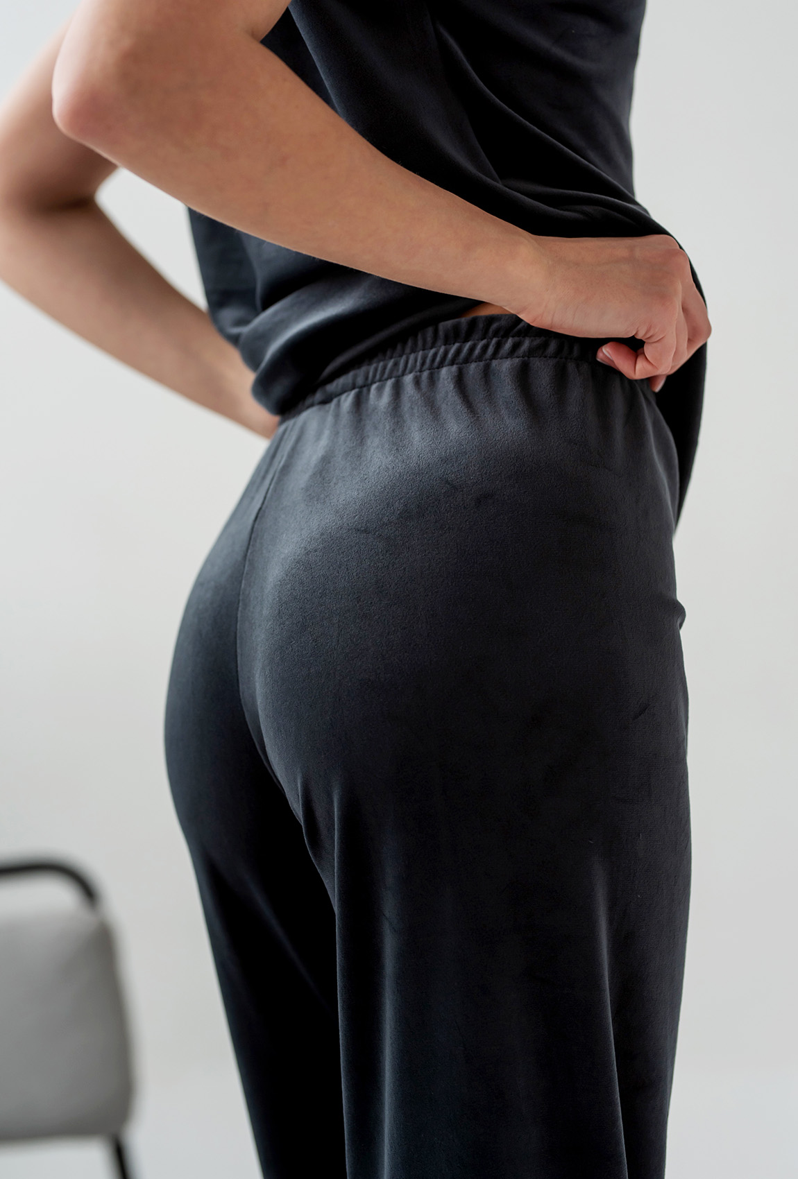 Серая велюровая пижама обри с брюками — 859171. Maritel. Изображенние 6 Серая велюровая пижама обри с брюками — 859171. Maritel. Изображенние 6