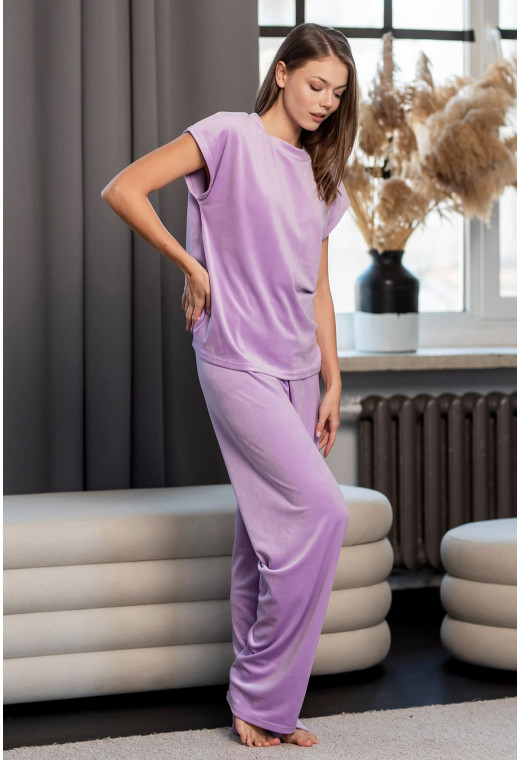 Лавандова велюрова піжама обрі з штанами —  236455. Maritel. Зображення 1 Лавандова велюрова піжама обрі з штанами —  236455. Maritel. Зображення 1