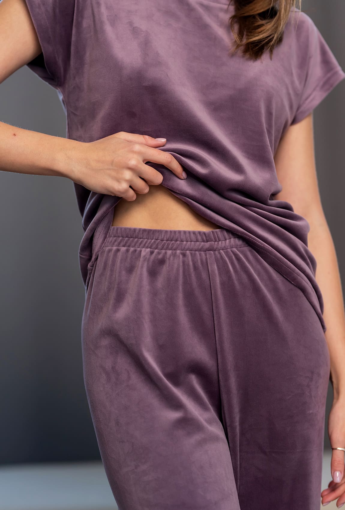 Лілова велюрова піжама обрі брюками  —  444621. Maritel. Зображення 3