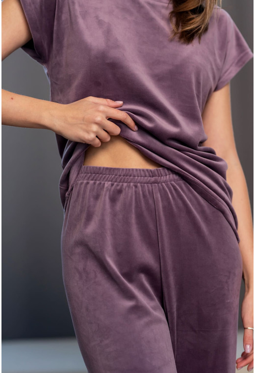 Лілова велюрова піжама обрі брюками  —  444621. Maritel. Зображення 3 Лілова велюрова піжама обрі брюками  —  444621. Maritel. Зображення 3