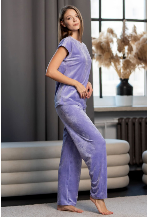 Велюровая пижама обри с брюками темная лаванда — 816335. Maritel. Изображенние 2 Велюровая пижама обри с брюками темная лаванда — 816335. Maritel. Изображенние 2