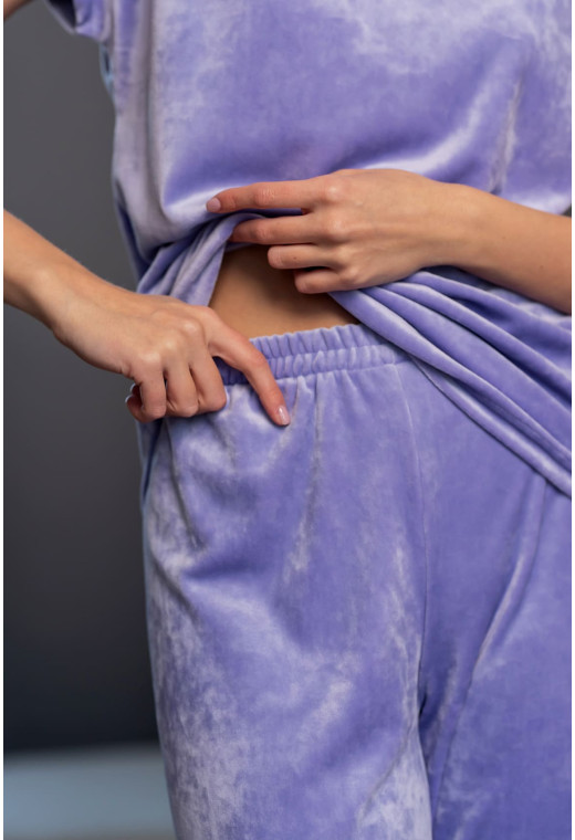 Велюровая пижама обри с брюками темная лаванда — 816335. Maritel. Изображенние 1 Велюровая пижама обри с брюками темная лаванда — 816335. Maritel. Изображенние 1