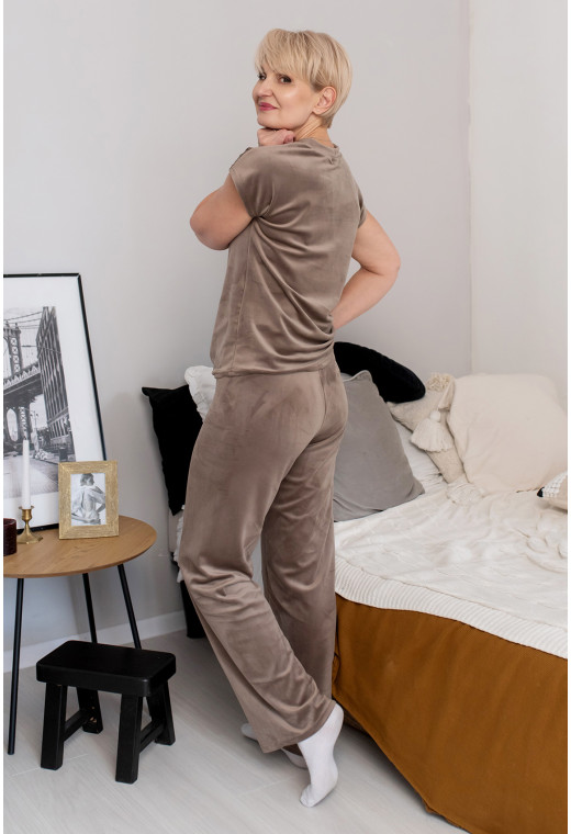 Велюрова піжама обрі з брюками капучино —  906167. Maritel. Зображення 1 Велюрова піжама обрі з брюками капучино —  906167. Maritel. Зображення 1