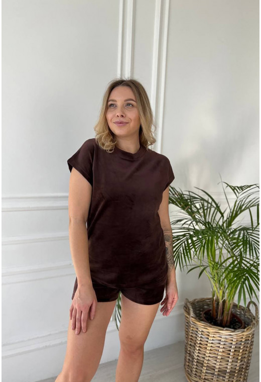 Темно-коричневая велюровая пижама обри с шортами — 342675. Maritel. Изображенние 1 Темно-коричневая велюровая пижама обри с шортами — 342675. Maritel. Изображенние 1