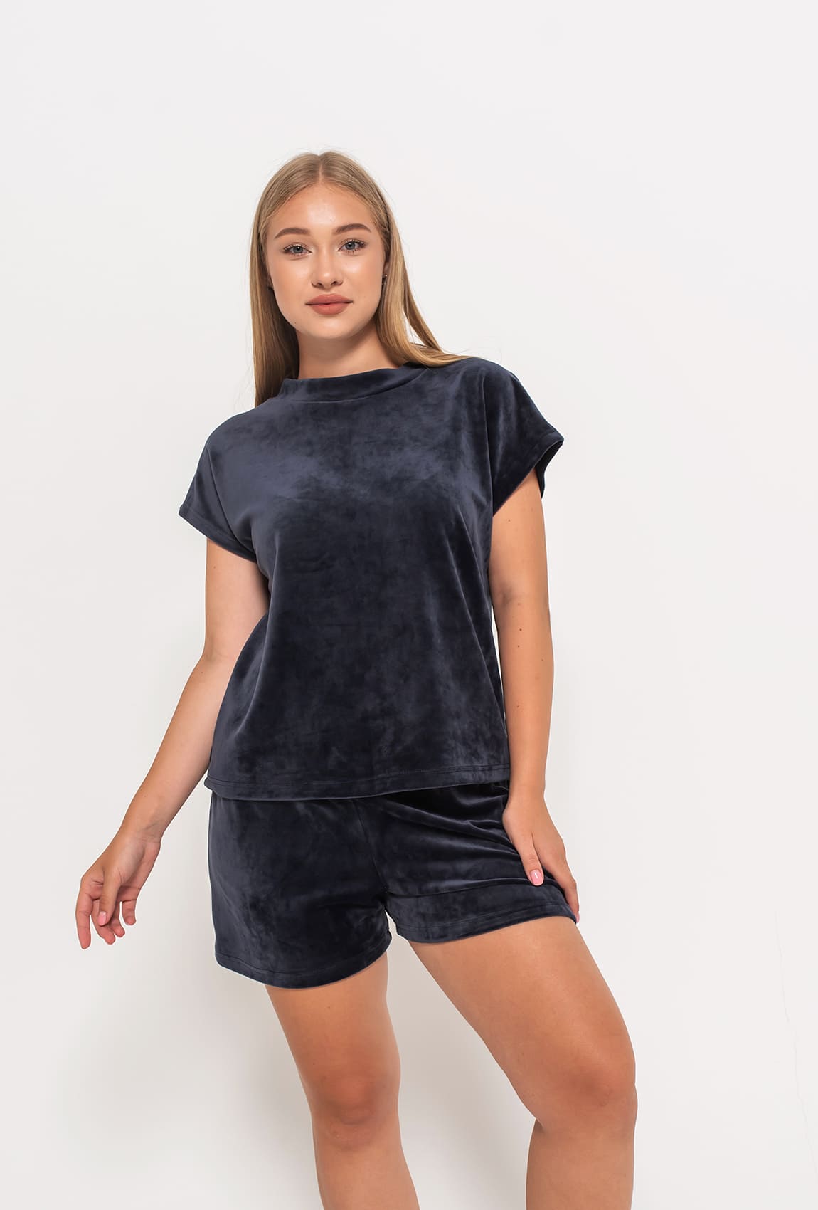 Серая велюровая пижама обри с шортами — 424360. Maritel Серая велюровая пижама обри с шортами — 424360. Maritel