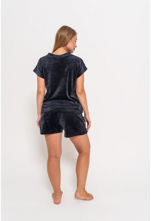 Серая велюровая пижама обри с шортами — 424360. Maritel. Изображенние 2 Серая велюровая пижама обри с шортами — 424360. Maritel. Изображенние 2