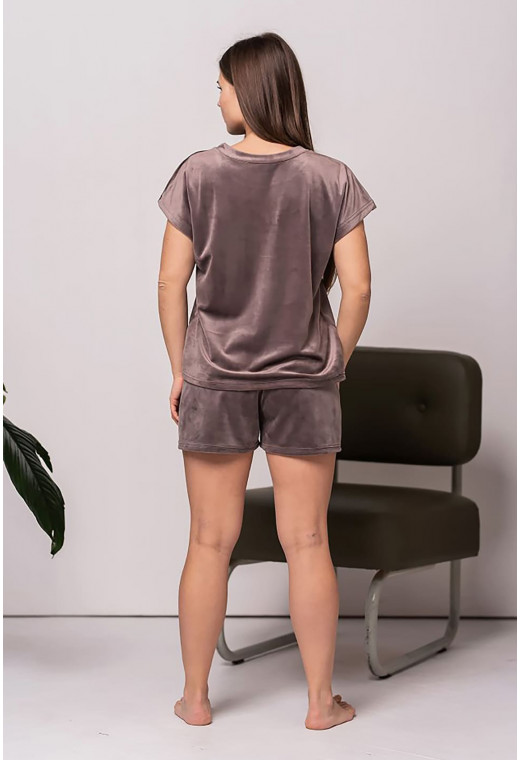 Бронзовая велюровая пижама обри с шортами — 159948. Maritel. Изображенние 1 Бронзовая велюровая пижама обри с шортами — 159948. Maritel. Изображенние 1