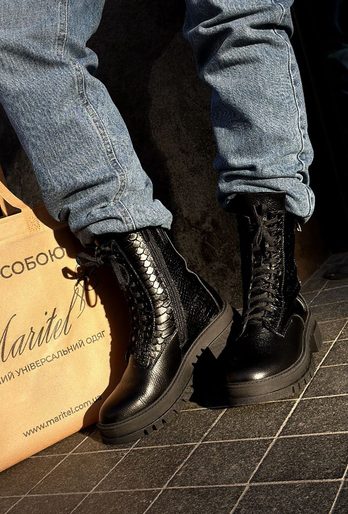 Черные ботинки питон на молнии   —  325570. Maritel. Изображенние 1