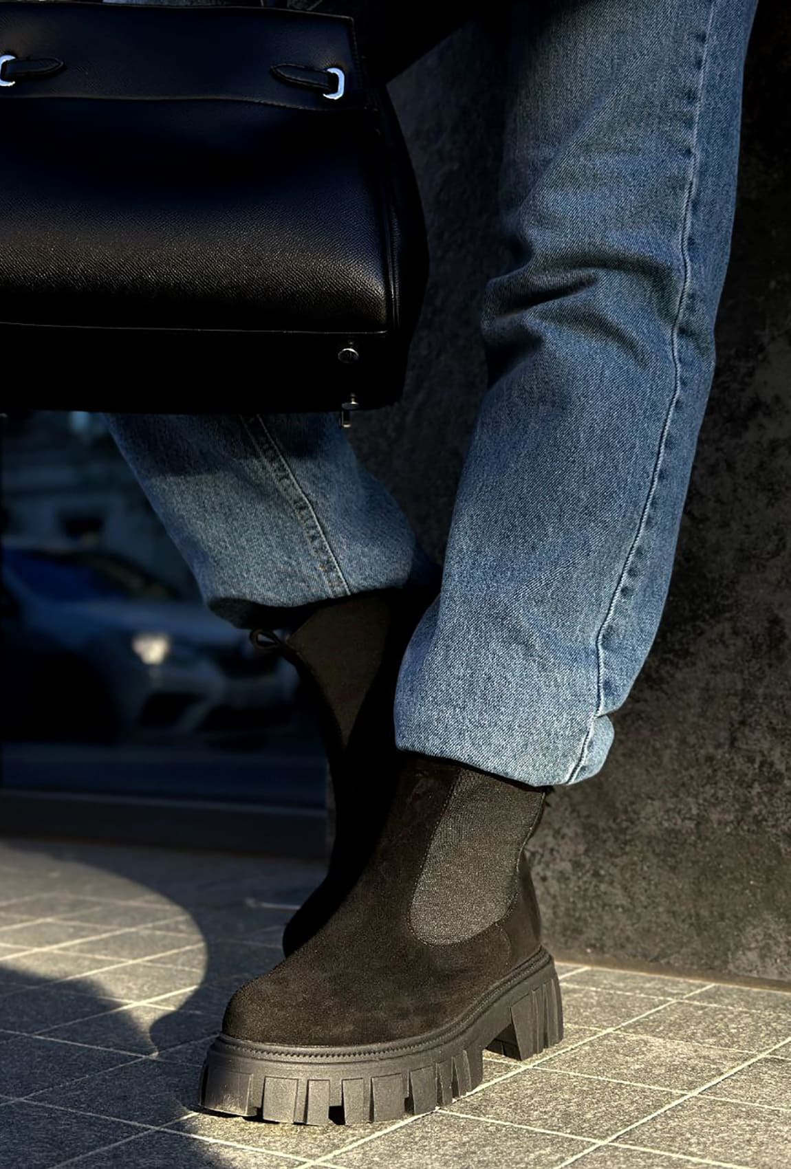 Черные зимние замшевые короткие челси —  297245. Maritel. Изображенние 2