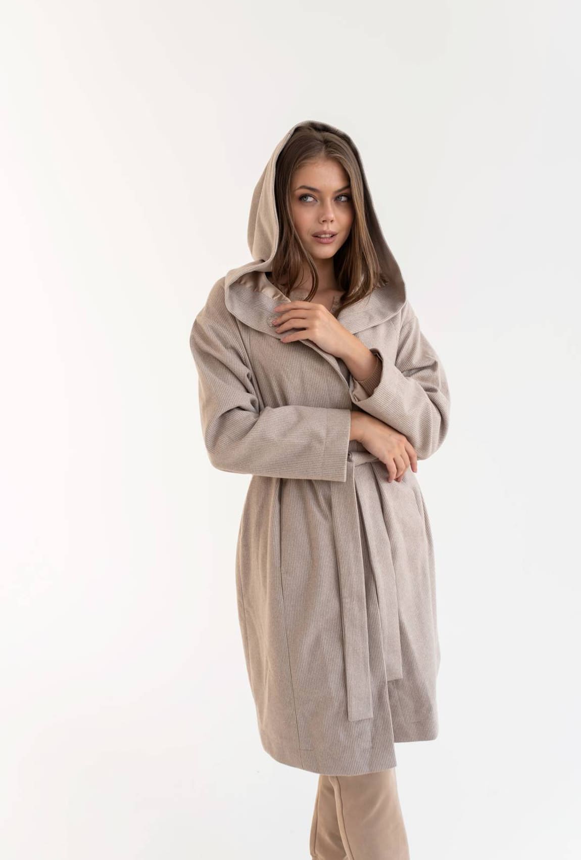 Бежеве пальто з капюшоном  —  263712. Maritel